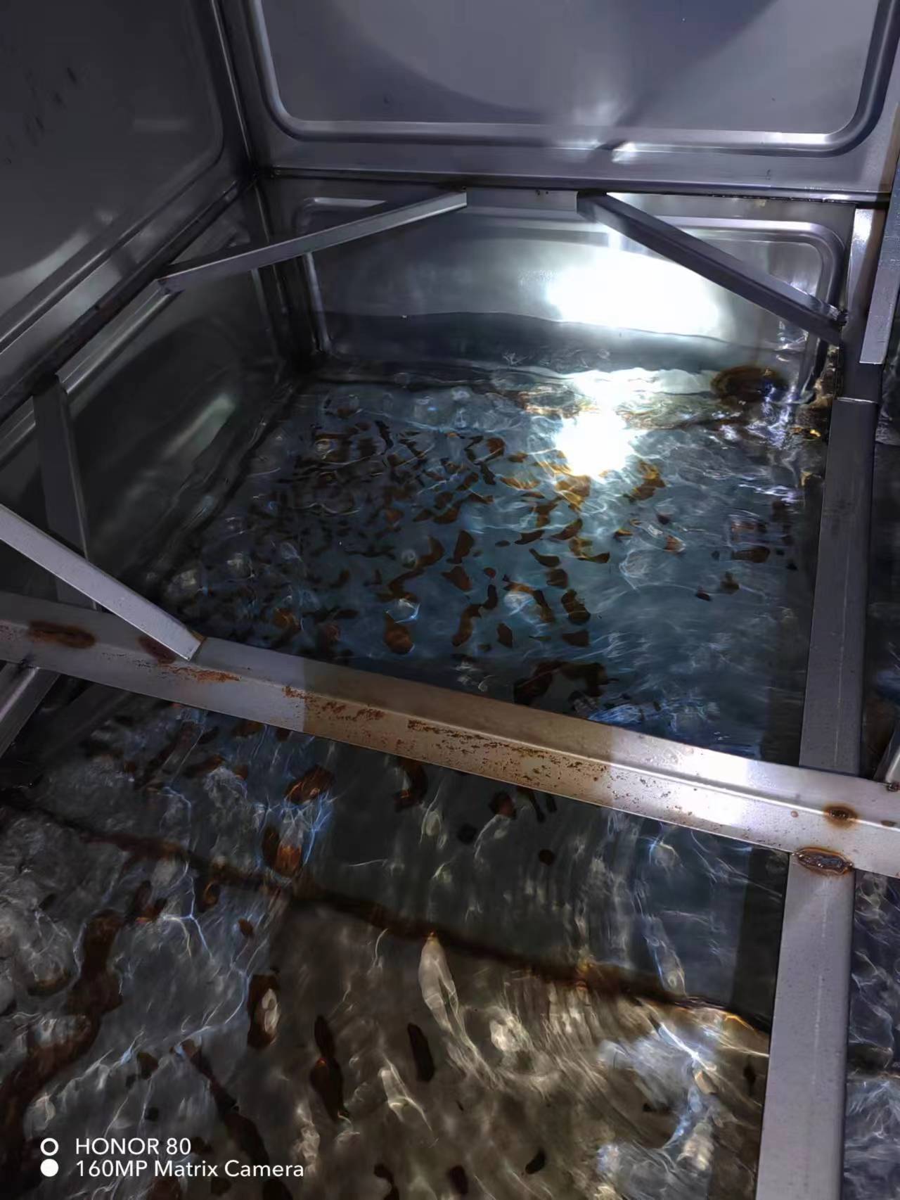新一轮小区泵房水箱清洗开始 保障居民饮水安全